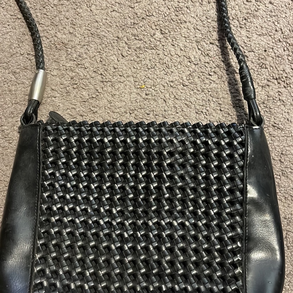 Elegant Black Liz Claiborne Woven Shoulder Bag - Picture 3 of 5